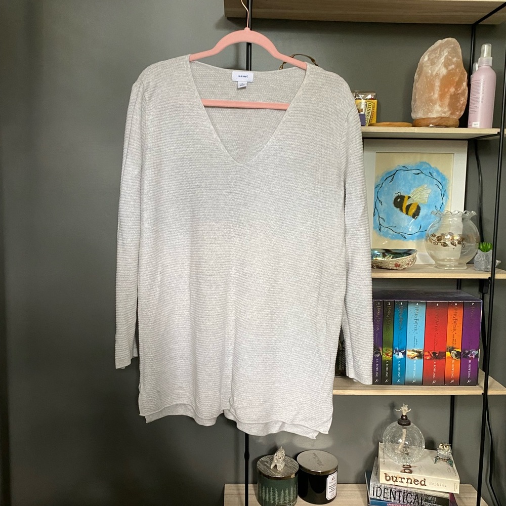 Long knitted v-neck sweater!